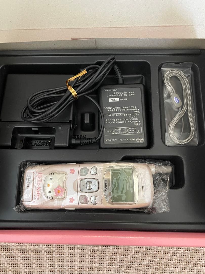 希少】ハローキティ 携帯電話 セルラーDIGITAL D202K - メルカリ