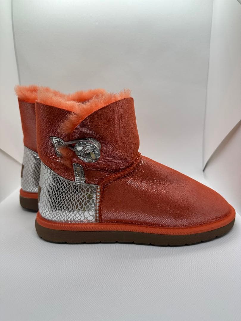 SHEARERS UGG キラキラ ムートンブーツ ベイリーボタン - メルカリ