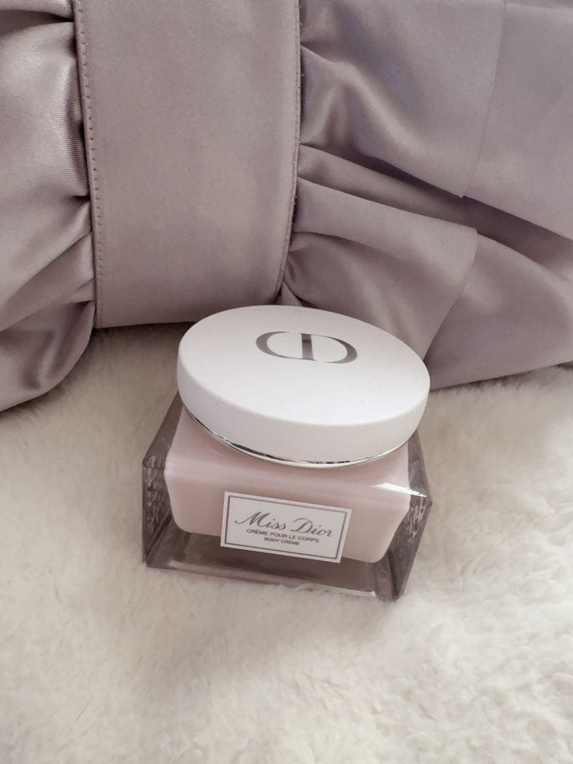 Miss Dior ボディクリーム クレーム・ポワール・ル・コール Miss Dior Body Creme: Scented Hydrating Cream | Dior US