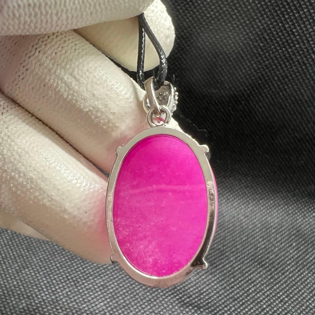 新品 綺麗なピンク色の翡翠卵形ペンダント革紐でビンテージスタイルD10116