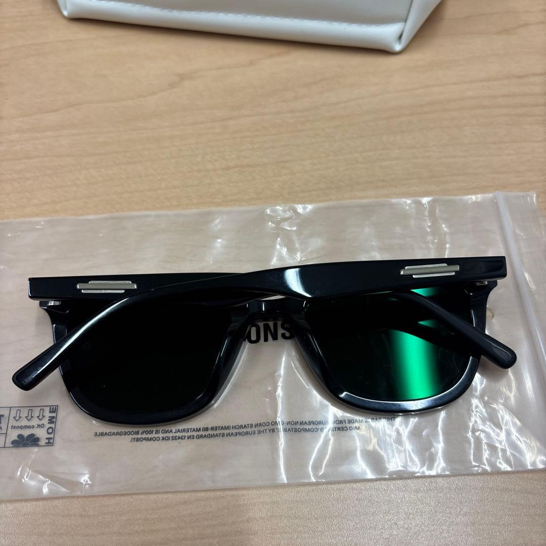 GENTLE MONSTER ブラックサングラス - メルカリ