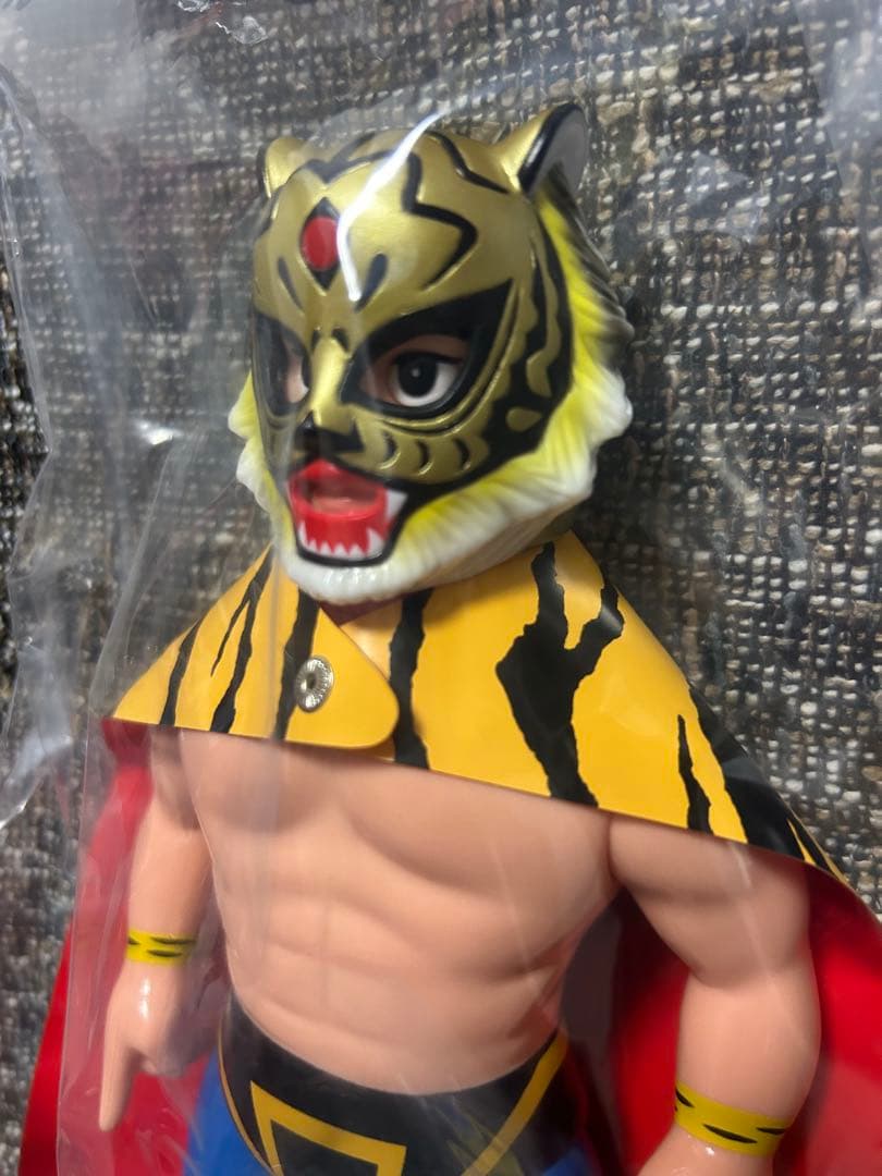 メディコム トイ×SFS ☆初代タイガーマスク（初期ゴールド版）ソフビ