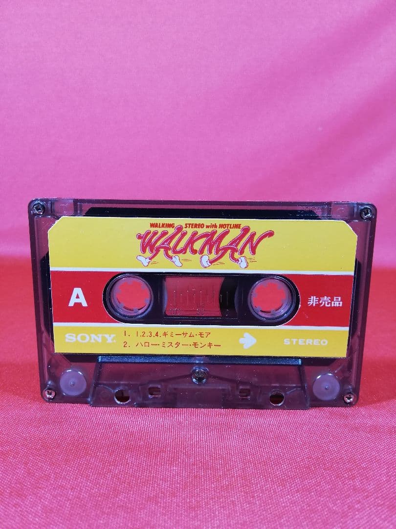 【レア　希少】ミックステープ　ウォークマン 初代機デザインの40周年ウォークマン。カセット風の再生画面 - AV Watch