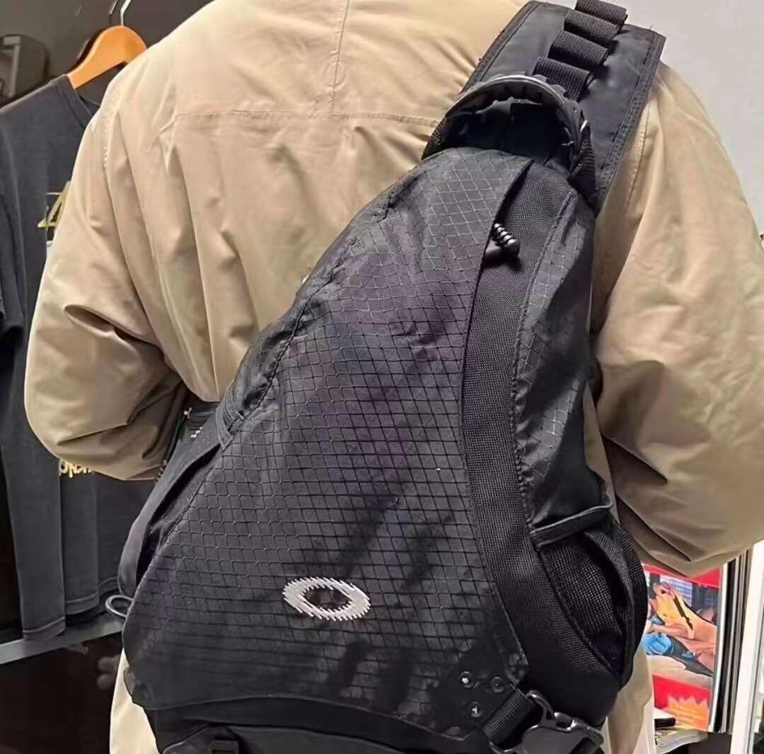 OAKLEY 00s Y2K ワンショルダーバッグ ボディバッグ - メルカリ