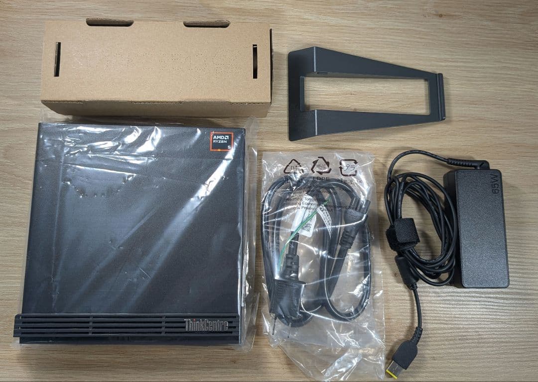 ThinkCentre M75q Tiny Gen5（昨年8月末に新品購入） ThinkCentre M75q Tiny Gen 5(AMD) | コンパクトな筐体にデスクトップ