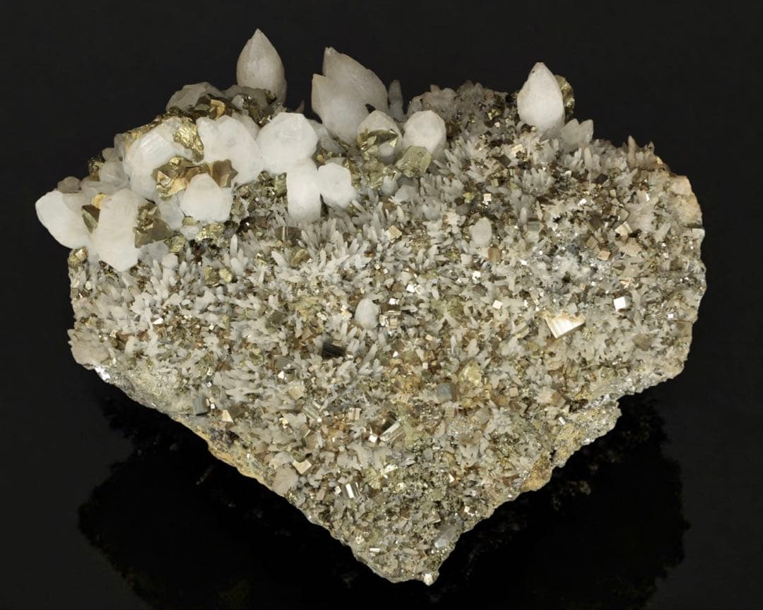 青森県尾太鉱山産 水晶 黄鉄鉱 7.9kg 天然石 原石 国産鉱物標本 鑑賞石