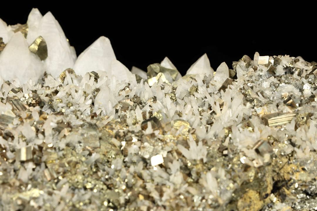 青森県尾太鉱山産 水晶 黄鉄鉱 7.9kg 天然石 原石 国産鉱物標本 鑑賞石