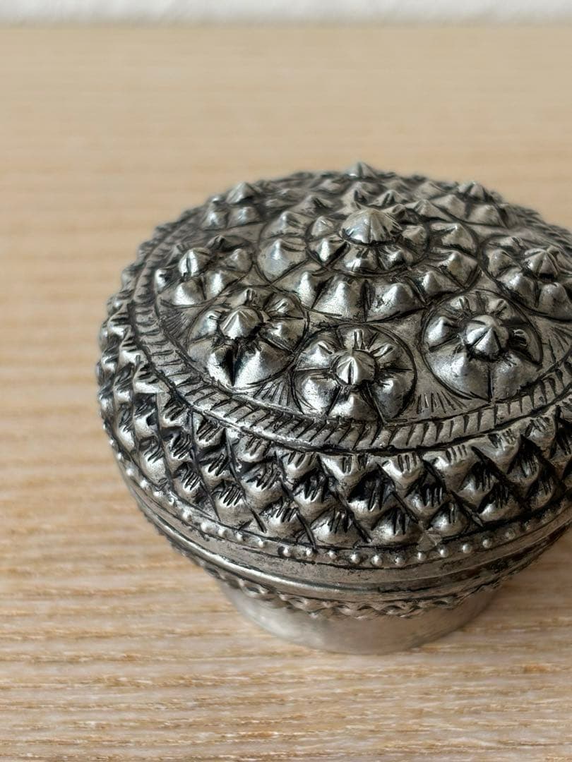 タイの骨董店で購入した銀製の蓋物