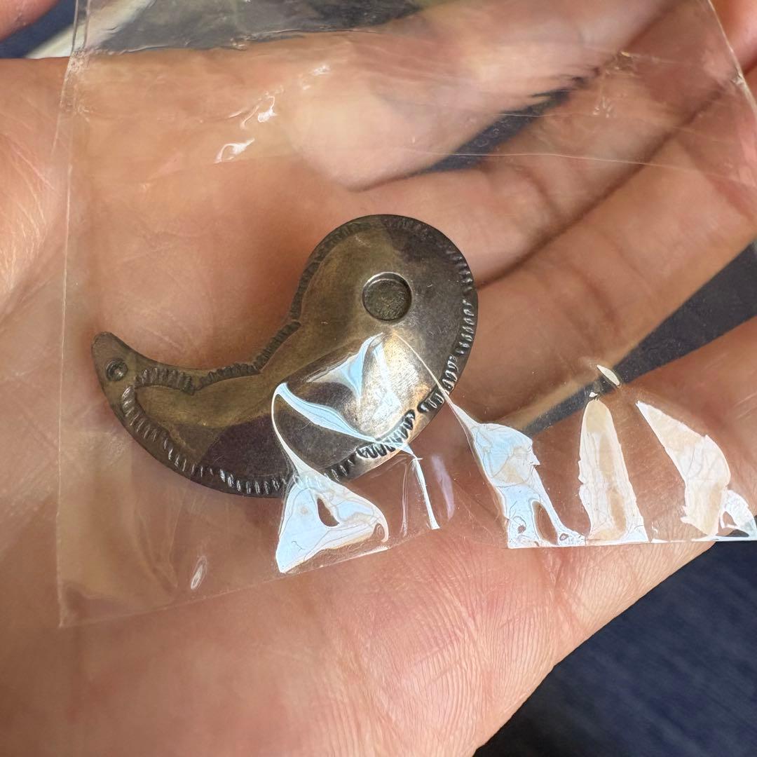 未使用 KAPITAL 勾玉 ブローチ ピンバッジ - メルカリ