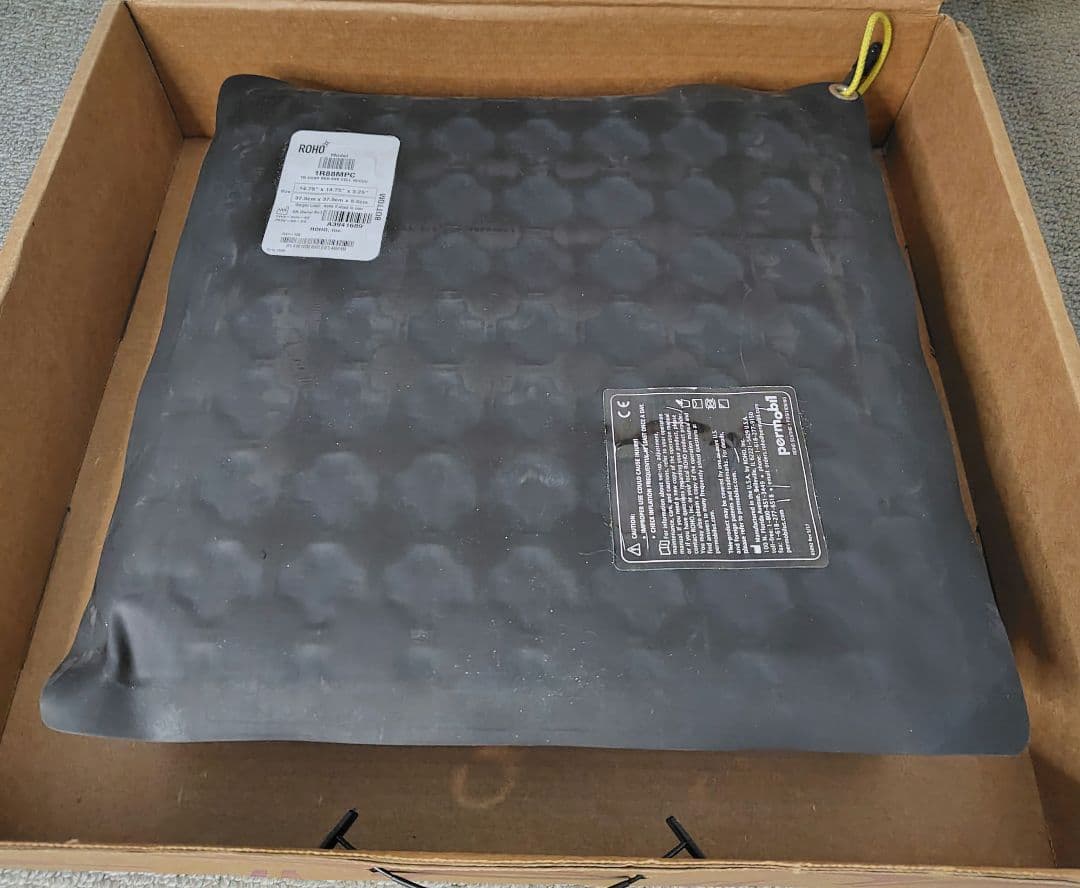 ロホクッション　幅 37.5 × 奥行 37.5 × 高さ 8.5cm