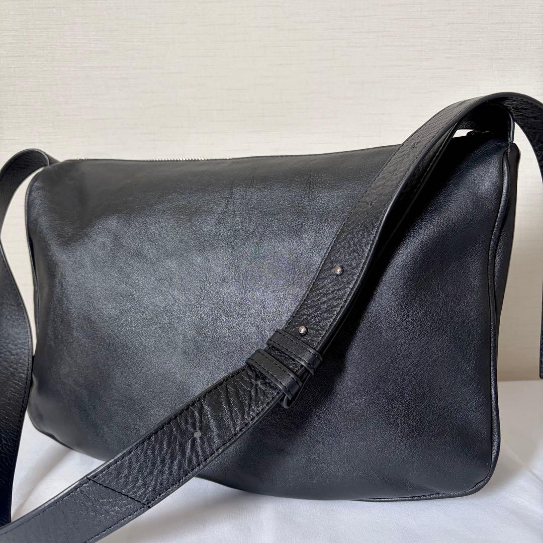 イアパピヨネ　スワローマチショルダーバッグ　レザー　ブラック ear PAPILLONNER（イア パピヨネ） ショルダーバッグ バッグ 「本革