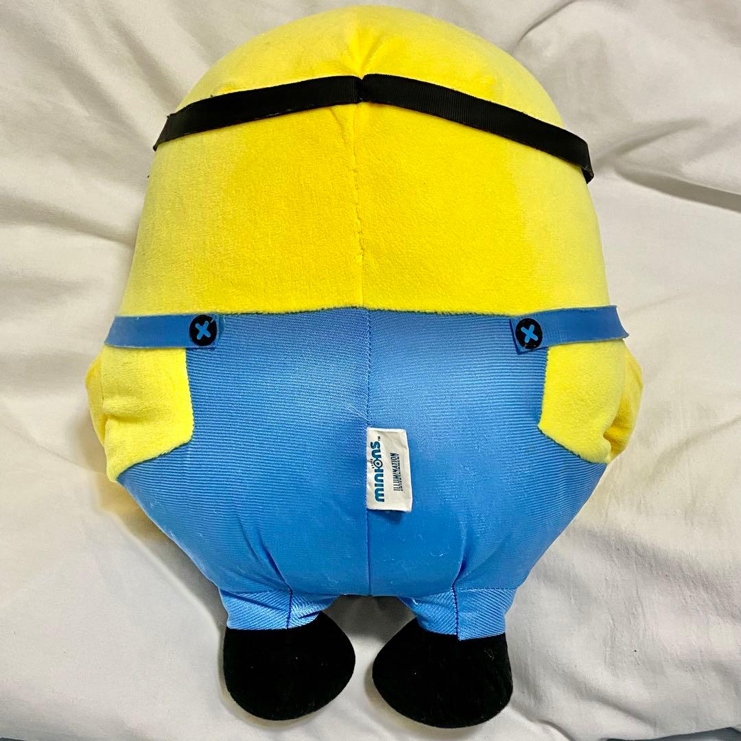 美品】ミニオン ティムを抱っこしてるボブ ぬいぐるみ - メルカリ