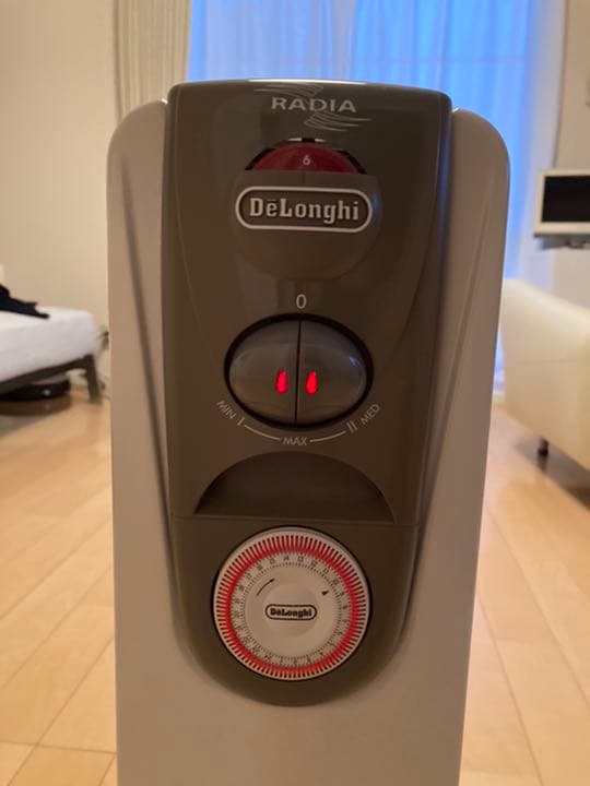Italy デロンギ オイルヒーター イタリアデザイン HR031015EC - メルカリ