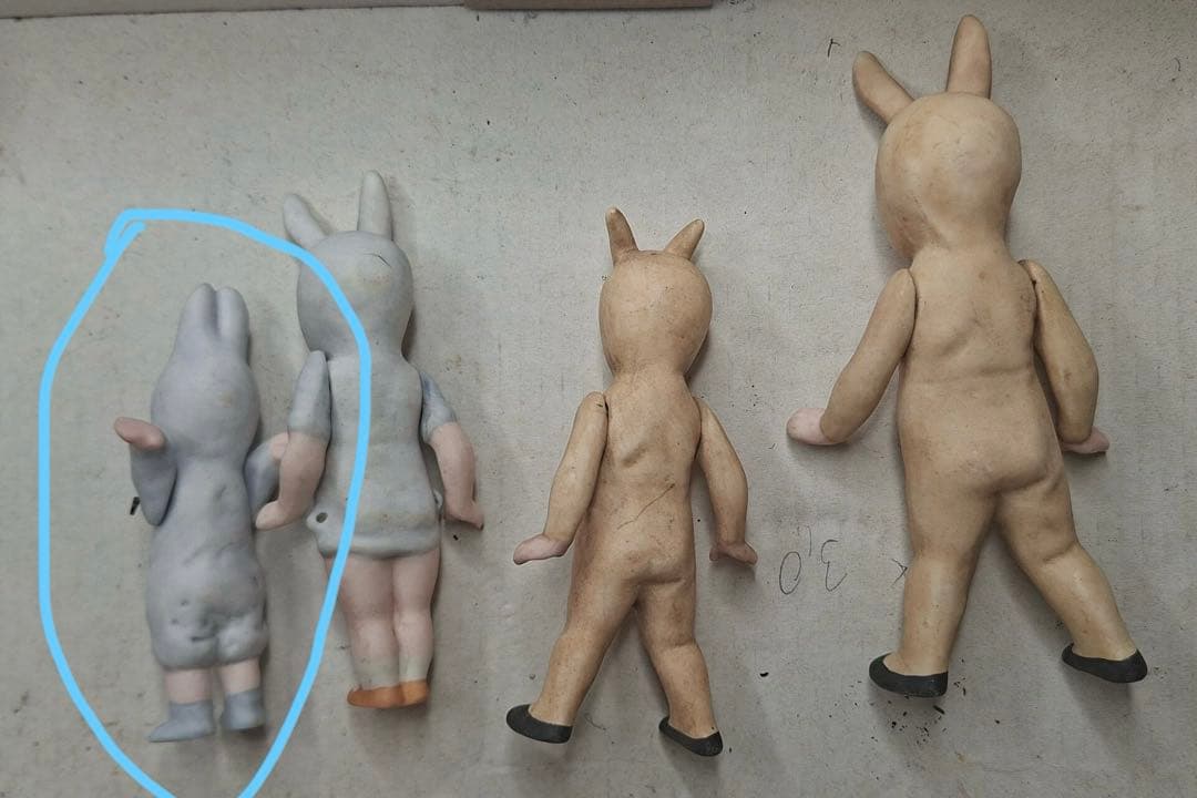 ドイツ アンティーク うさぎぬいぐるみ服 ビスクドール 左1