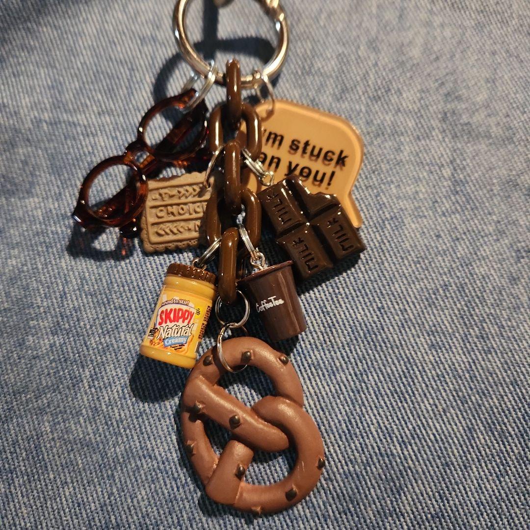 じゃらじゃらキーホルダー ブラウン お菓子 茶色メガネ - メルカリ