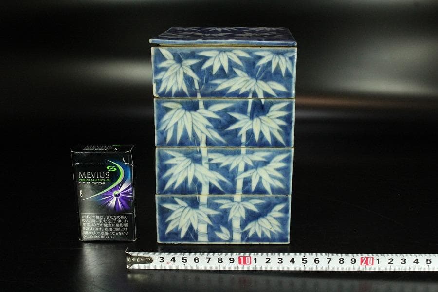 中国美術 青花 白抜 笹紋 段重 高18.5cm 清(K-LC670)