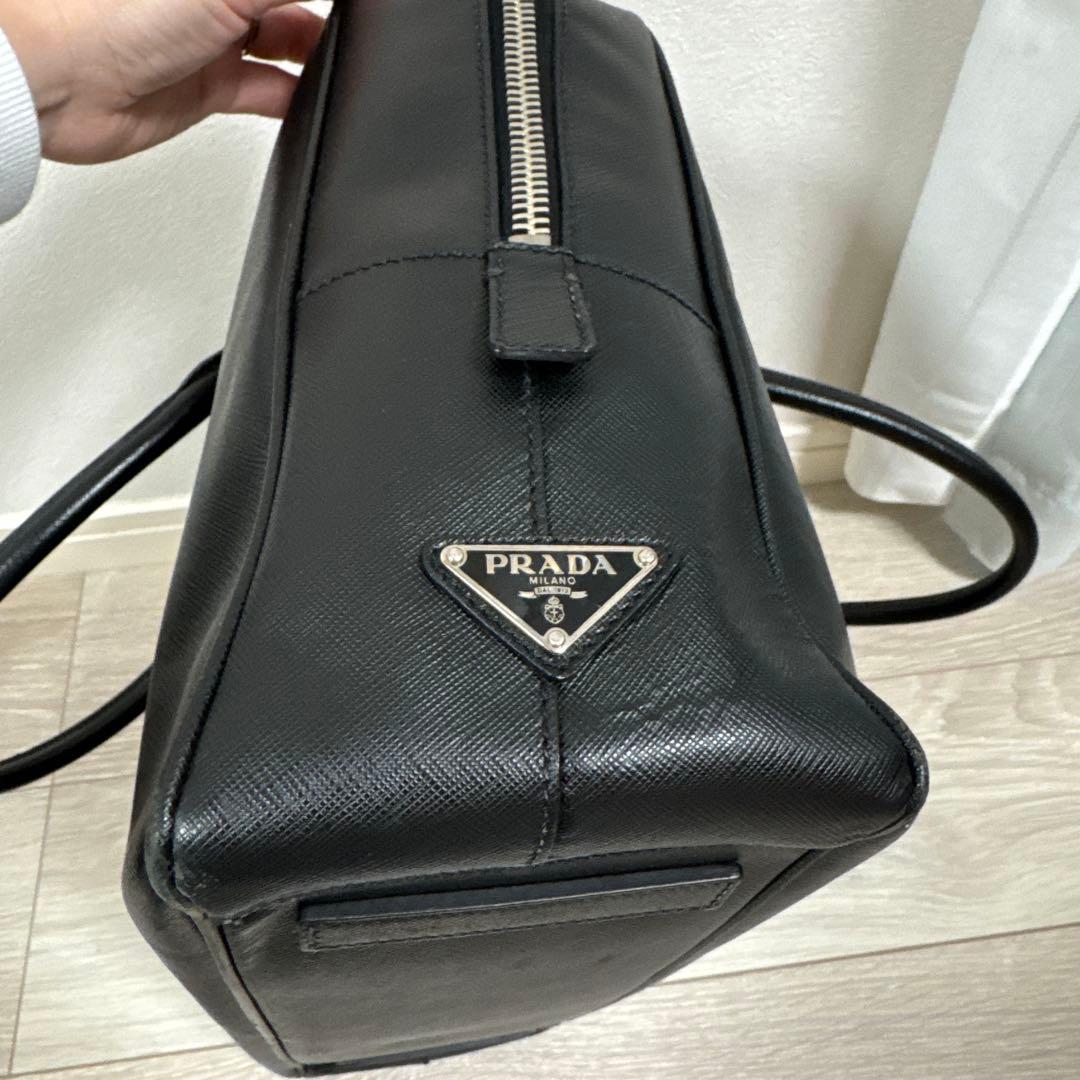 PRADA 黒レザービジネスバッグ - メルカリ