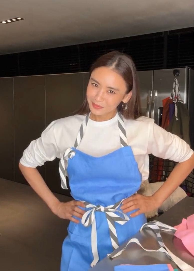 新色】【新品】滝沢眞規子 タキマキTAKIMAKI エプロン - メルカリ