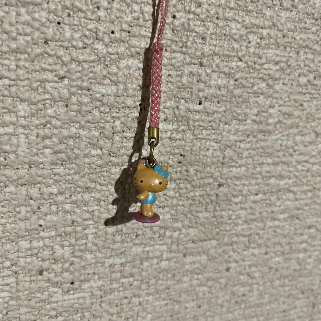 ご当地キティ　夏休み海バージョン　サーフィン　日焼けキティ　レア ハローキティ 夏休み海バージョン 日焼け レア 根付け ストラップ ご