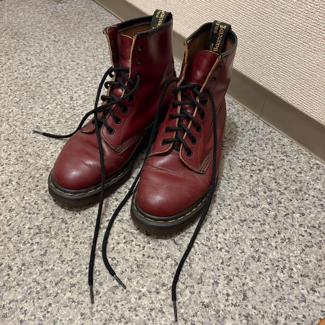 ドクターマーチン 8ホール バーガンディ イングランド製 イングランド製のドクターマーチンを狙え（Dr.Marten最高峰