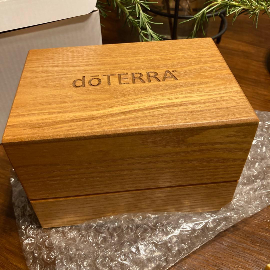 新品 ドテラ アロマオイルケース doTERRA 木箱 コンベンション 非売品