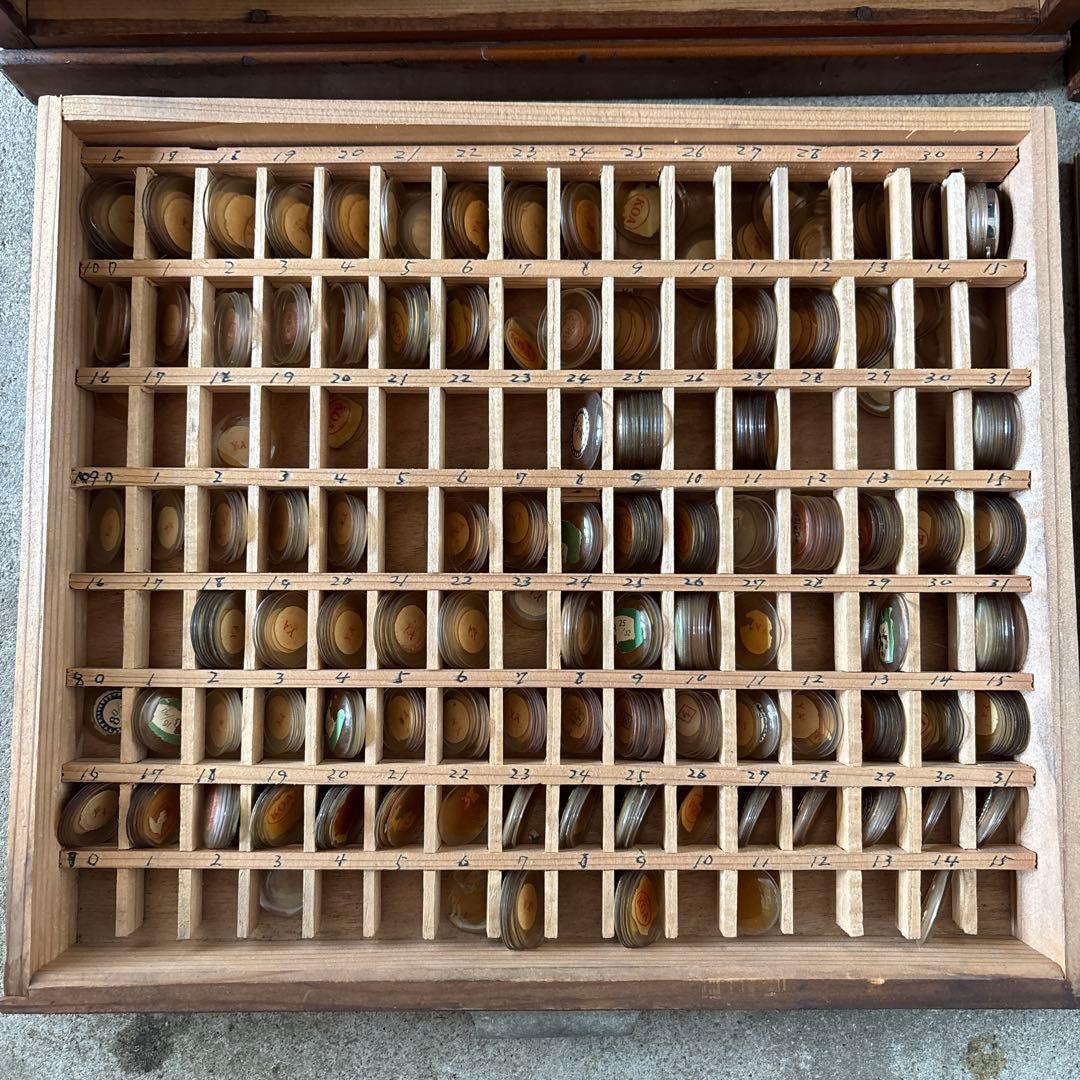 時計風防がたくさん入った小引き出し 5杯 時計部品 針 腕時計 デッド