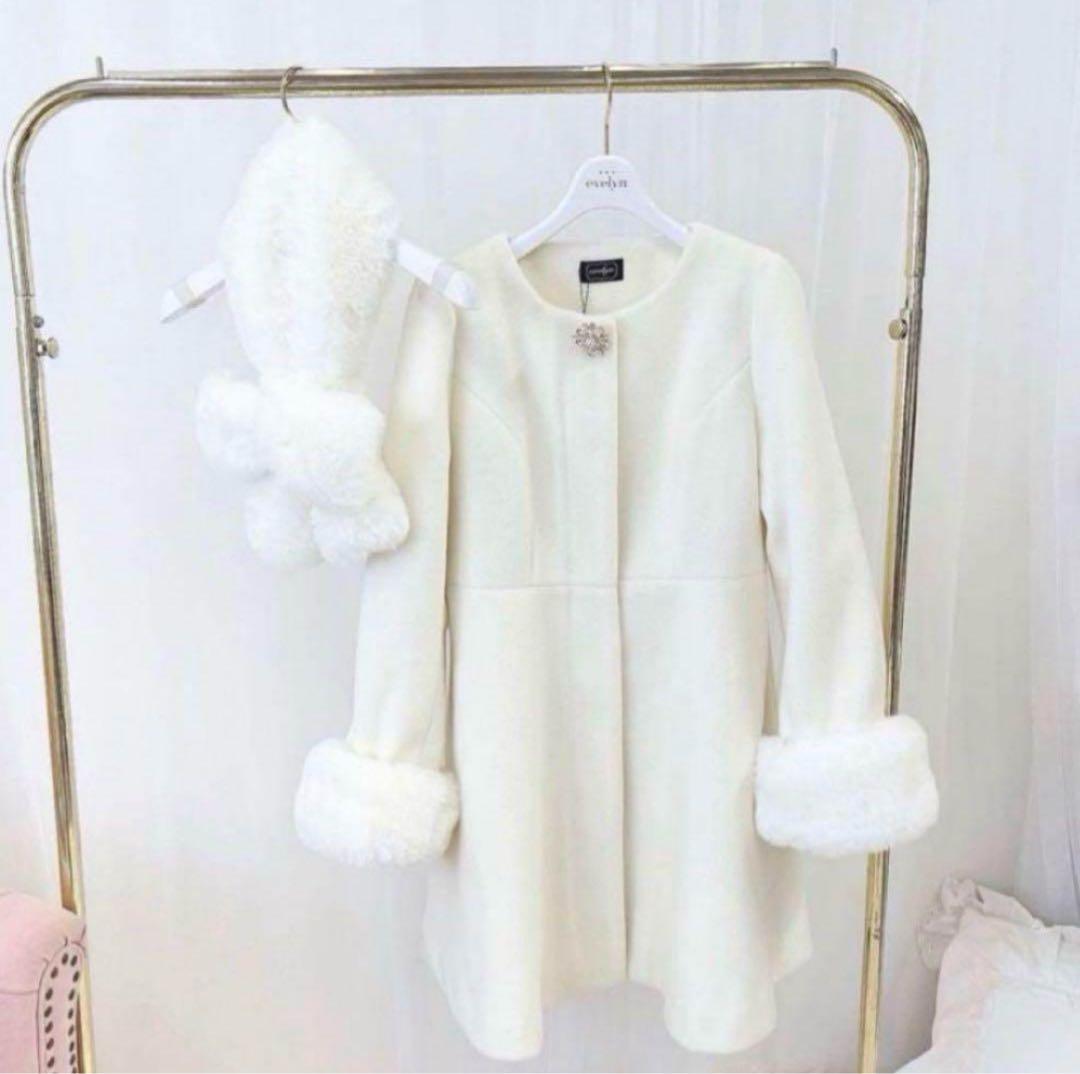 evelyn ビジューコート リボンティペット付き ホワイト 2022 - メルカリ