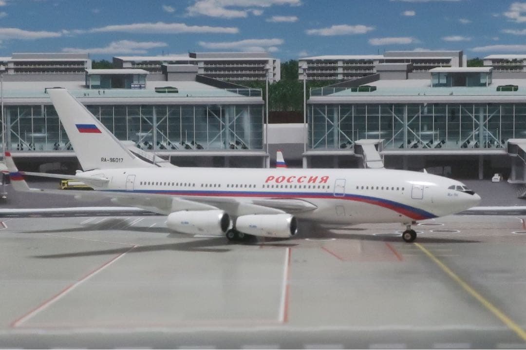 1/400 ロシア連邦保安庁IL-96-300 Phoenix 【2/28(土)発売】【予約商品】IL-96-300 ロシア航空 RA-96018