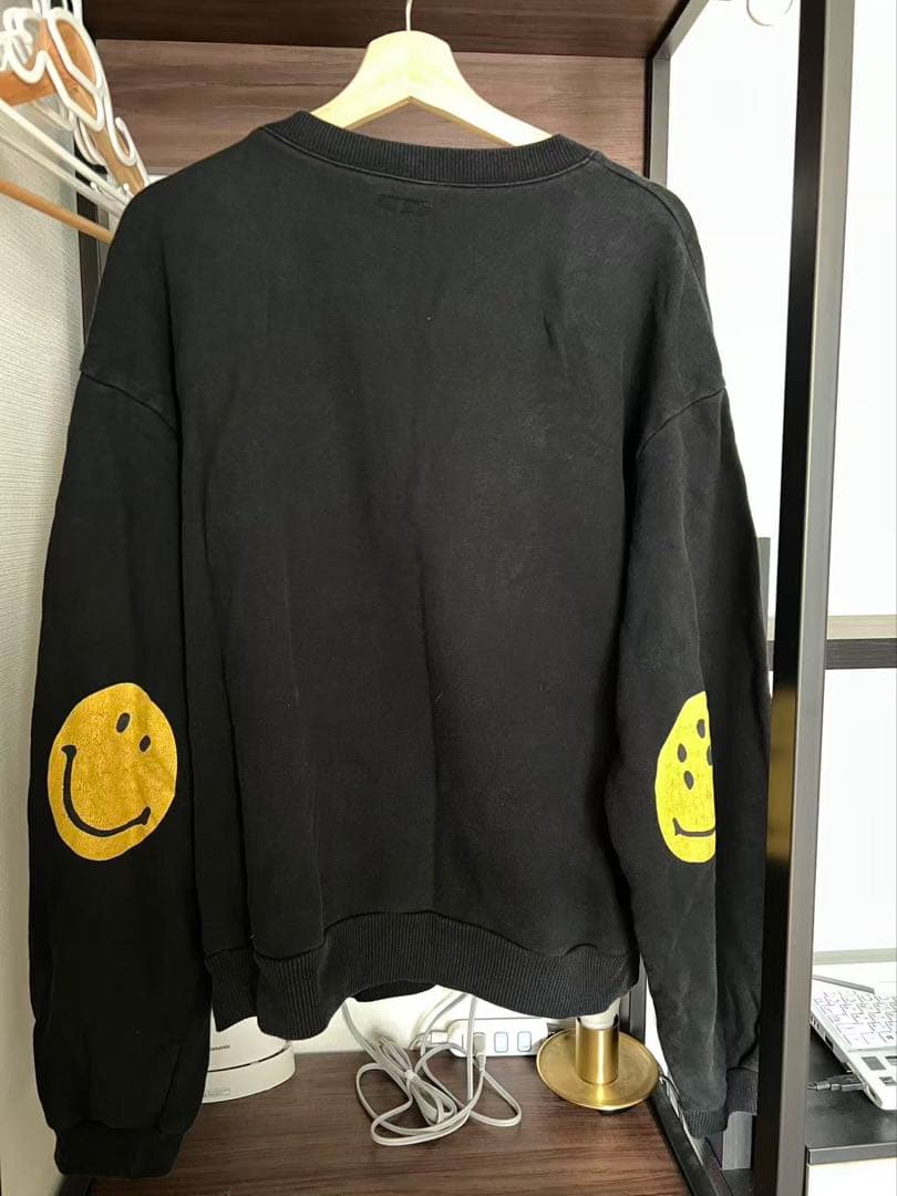 キャピタル スマイリー エルボーパッチ プリント 黒スウェット 5号