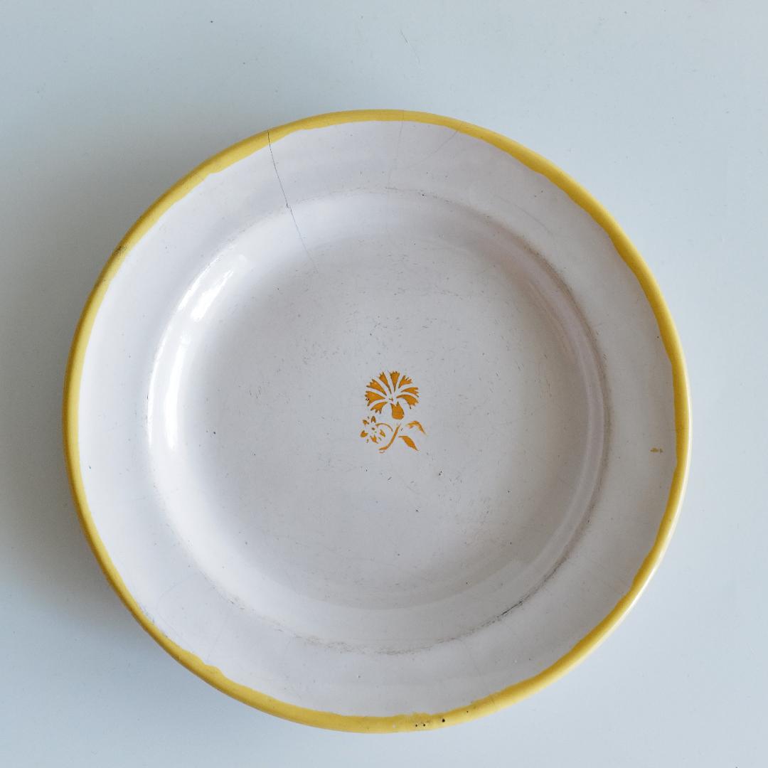 ムスティエ ヴァラージュ 小さなお花柄のお皿 φ22cm A - メルカリ