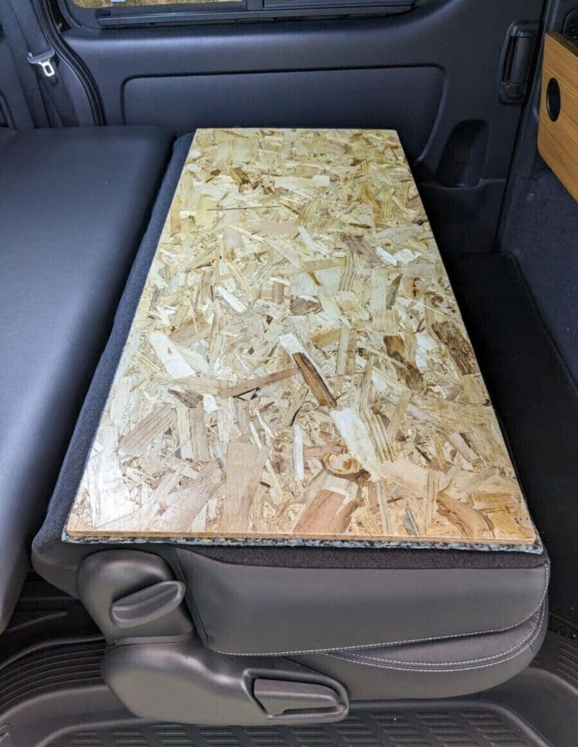 200系ハイエース セカンドシートバックパネル10mmクッション、12mm耐荷重