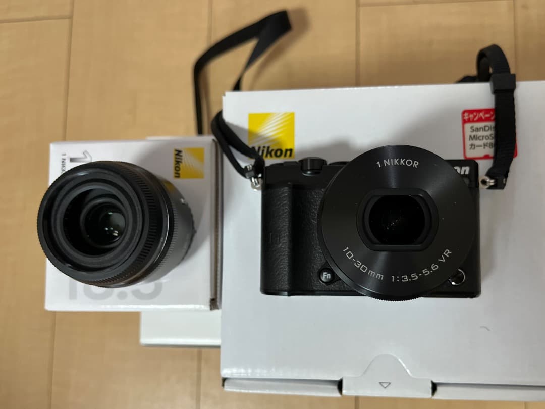 Nikon1 J5ダブルレンズ◆10-30/f3.5-5.6◆18.5/f1.8