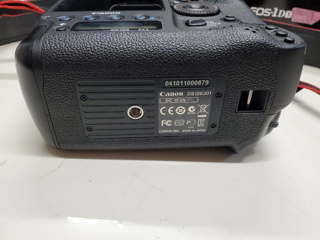 Canon EOS-1D X 本体 取説 充電器付 50000ショット未満です。