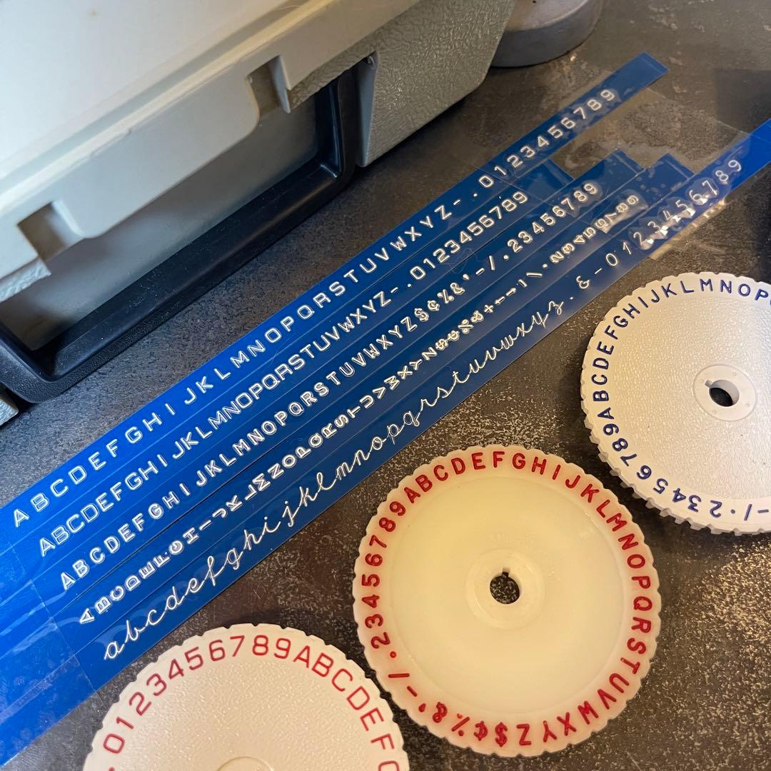 □製品保証□ 【繋がる筆記体・文字盤4個】ダイモ M-6 DYMO 17515