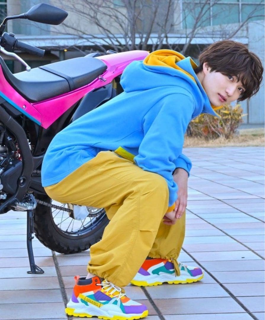 仮面ライダーガヴ ショウマ 着用 スニーカー 27.5cm - メルカリ