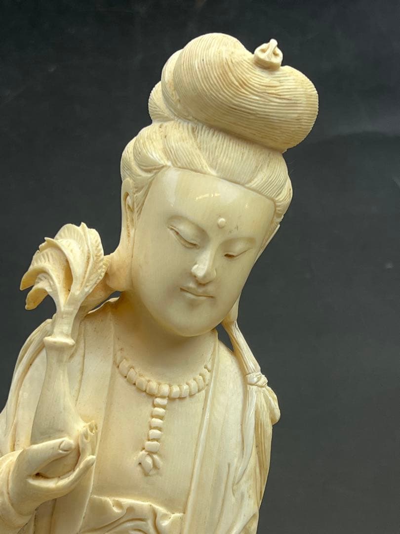 ［美品］女像 極上白象　1100g置物　送料込み