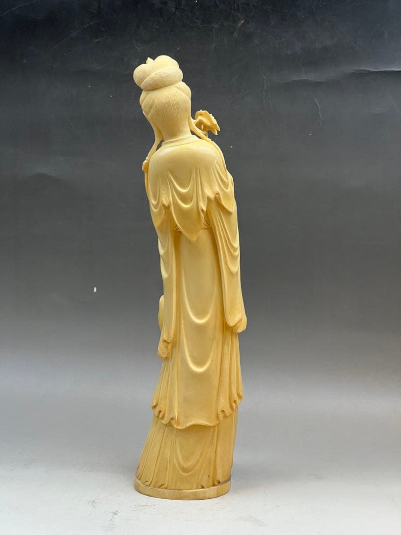 ［美品］女像 極上白象　1100g置物　送料込み