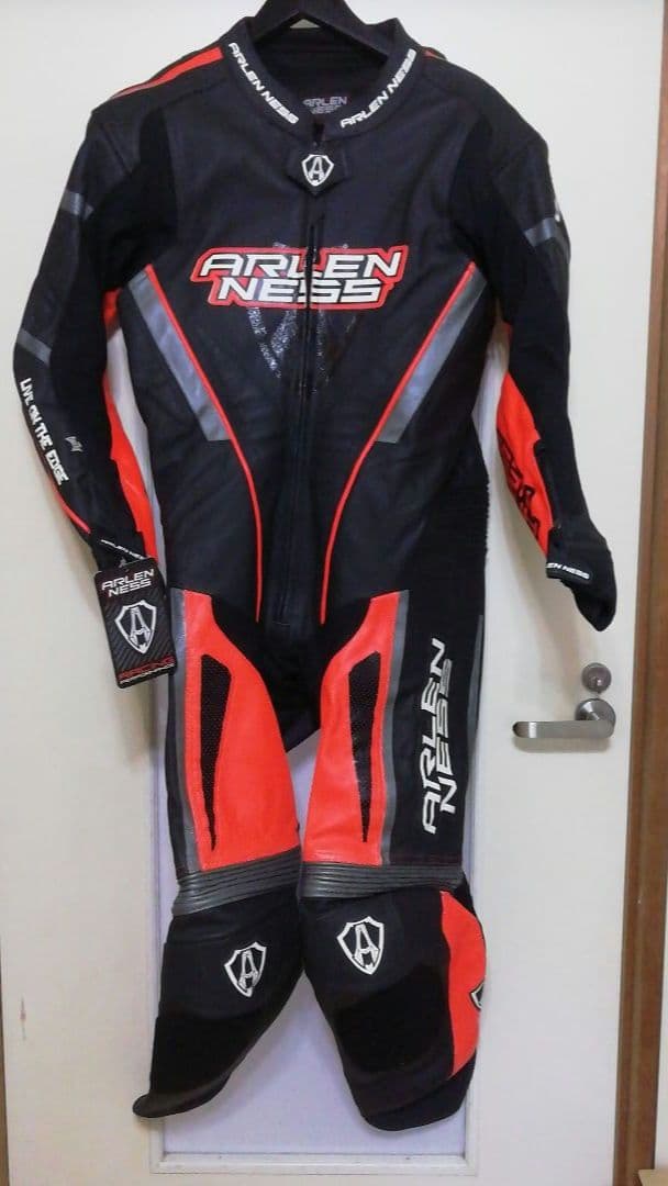 アレンネス(50・L)高性能レーシングスーツ新品未使用タグ付き送料無料