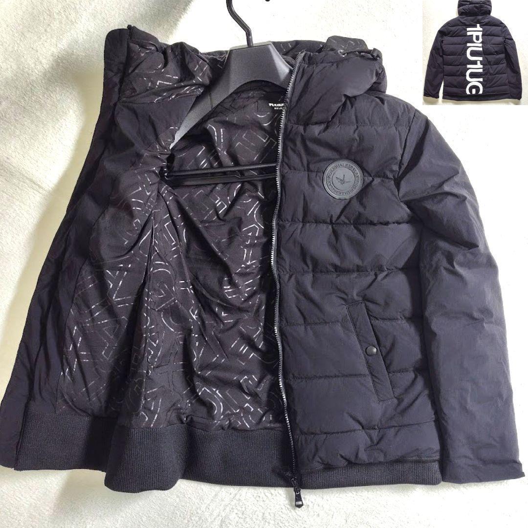 極美品　ウノ ピゥ ウノ ウグァーレ トレ　ダウン　ワッペン　総柄　ビッグロゴ ウノ ピゥ ウノ ウグァーレ トレ リラックス 1PIU1UGUALE3 RELAX