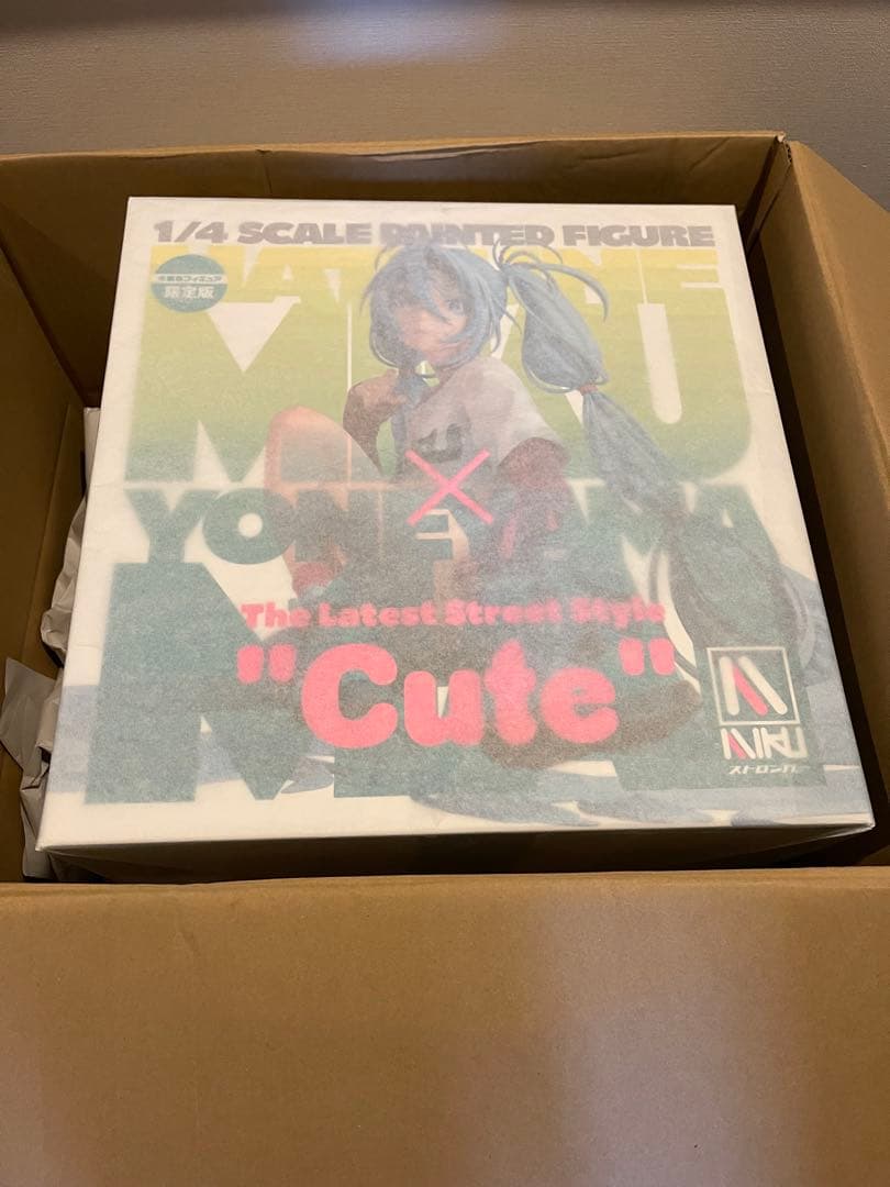 初音ミク×米山舞 The Latest Street Style “Cute”