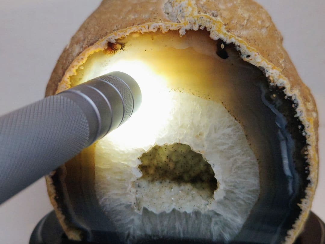 瑪瑙 1.9kg メノウ アゲート 原石 鑑賞石 自然石 誕生石 鉱物 水石