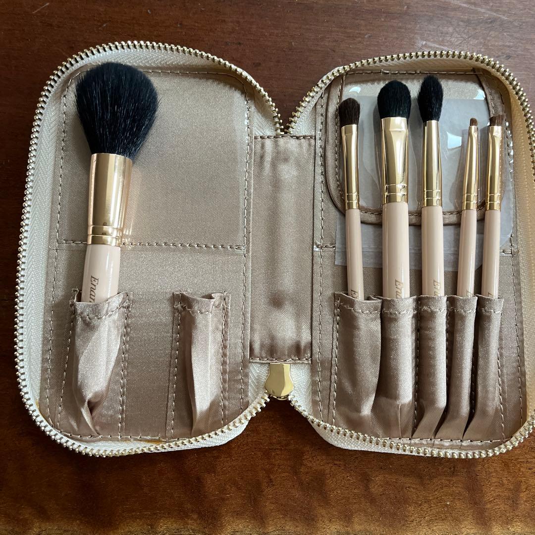 かじえり熊野筆 Enamor 『エナモル メイクブラシ7本＆ブラシケースセット』 YouTuber かじえり プロデュース 熊野筆 Enamor エナモル メイクブラシ