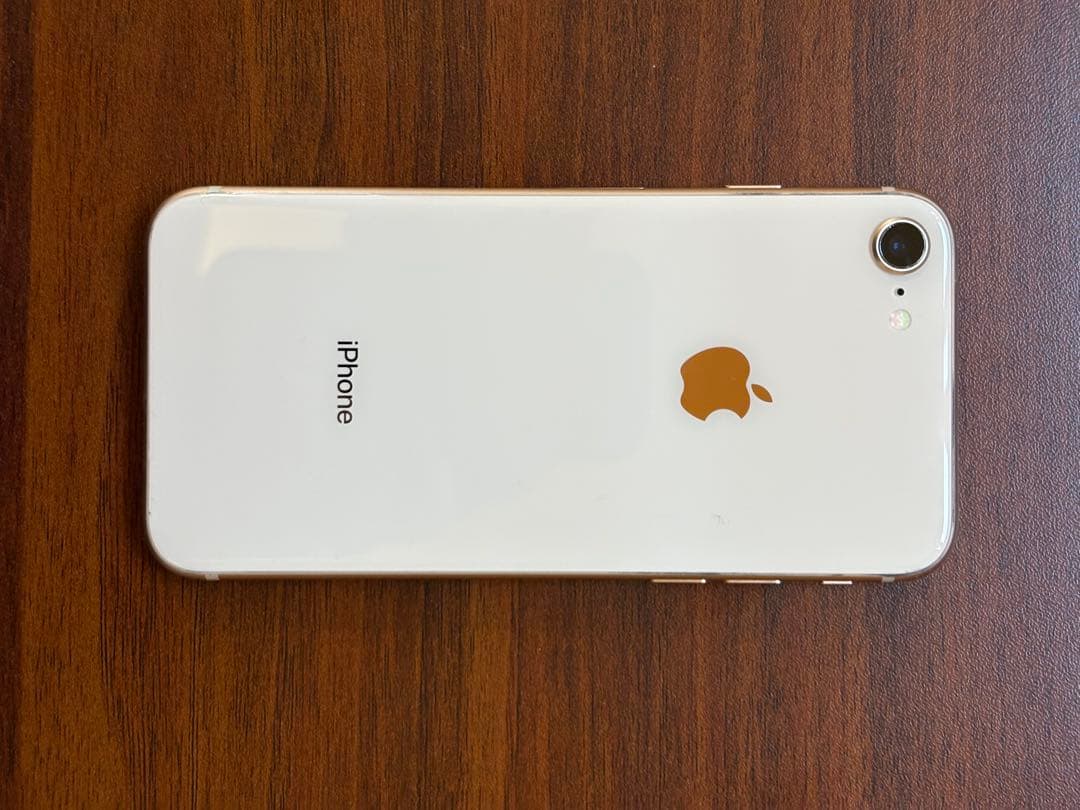 iPhone 8 ピンクゴールド 256GB 画面の右下に割れ