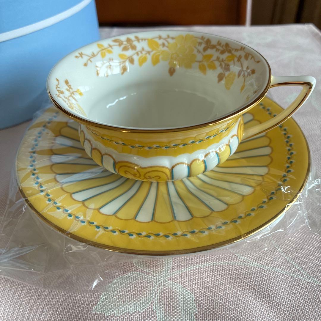 ウェッジウッド ハーレクインイエローリボンカップ・ソーサーセット