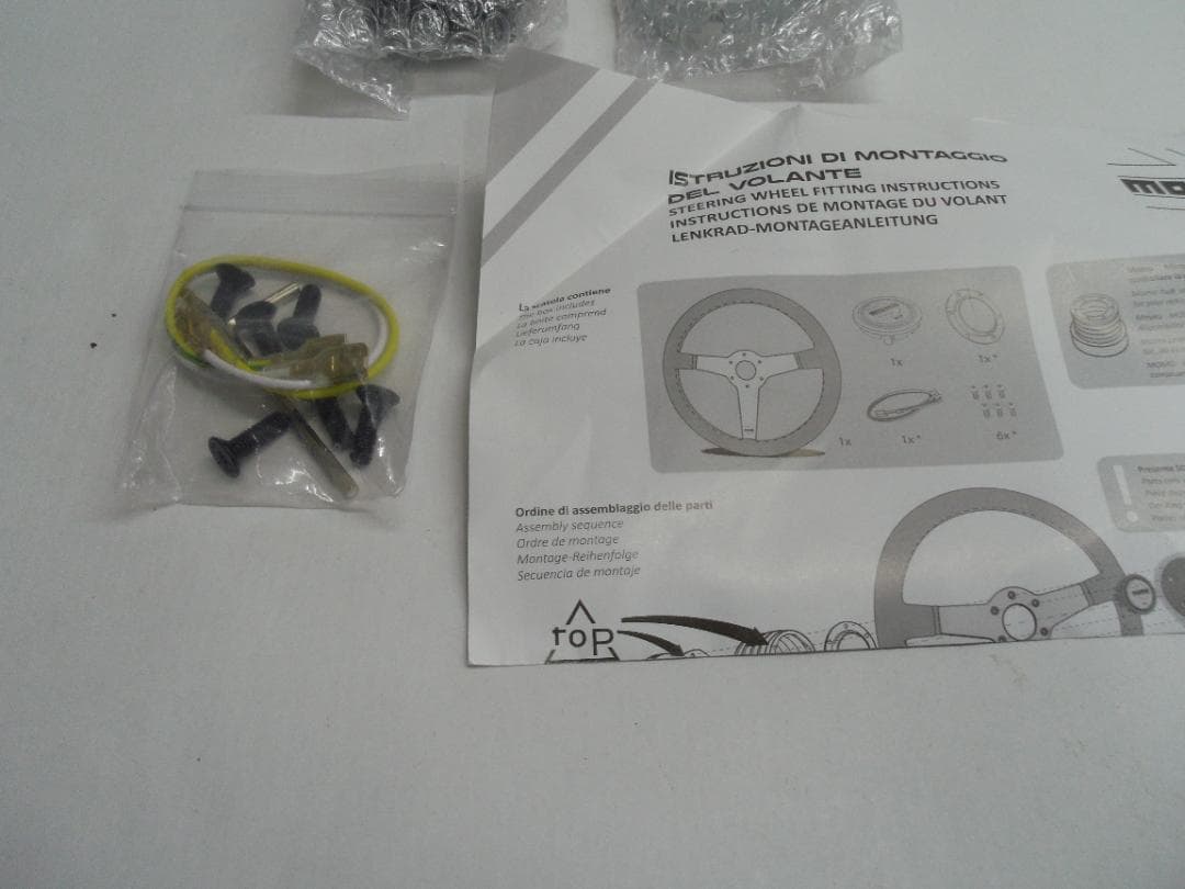 未使用】momo ステアリング ZHC-SWM026 レザーブラック タグ付き