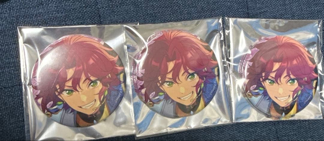 衣更真緒 コレクション缶バッジ2025 Nov.3個セット - メルカリ