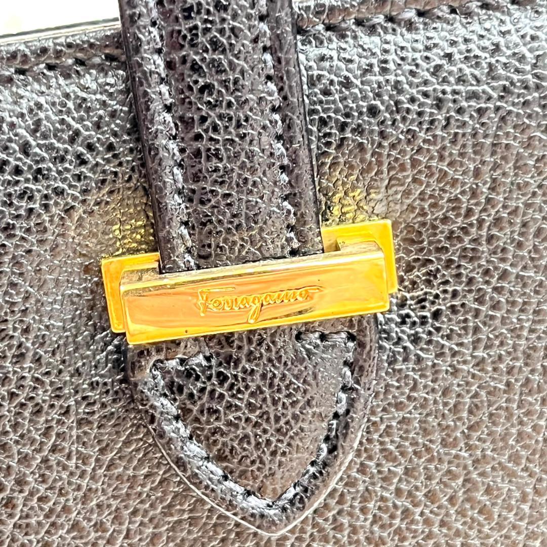 フェラガモ ビジネスバッグ オールレザー 3層 自立 ロゴ金具 ブリーフ