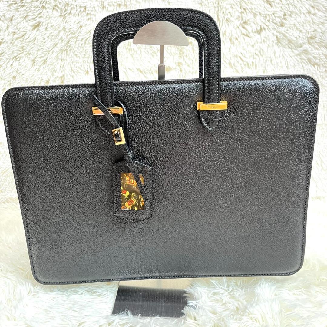 フェラガモ ビジネスバッグ オールレザー 3層 自立 ロゴ金具 ブリーフ