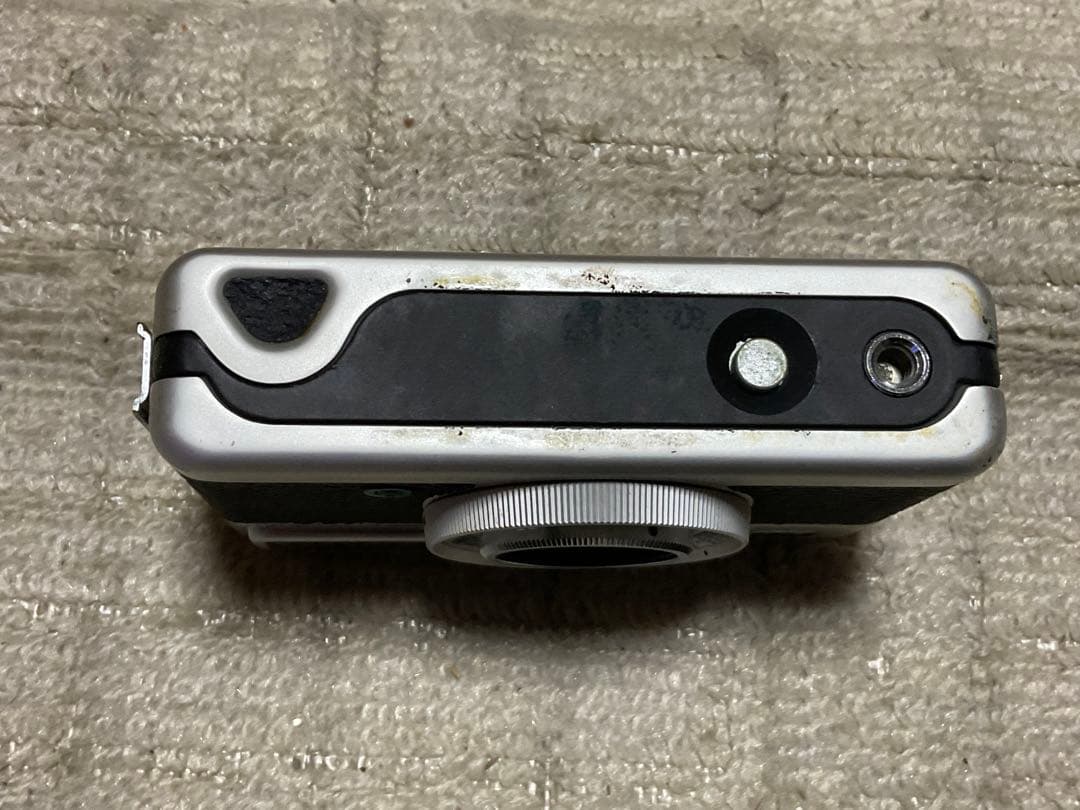 Canon／小型フイルムカメラ。【外部錆あります。内部多少汚れがござい