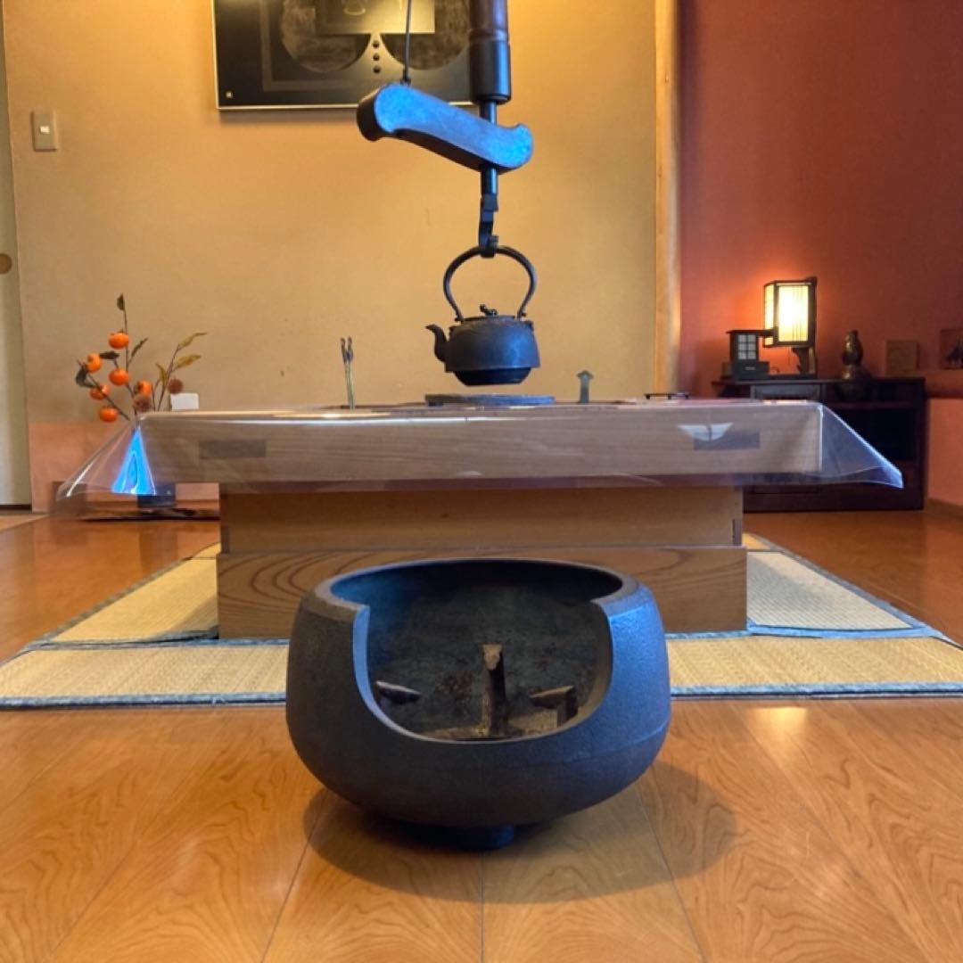 古い風炉 釜 火鉢 囲炉裏 五徳 鉄製 茶釜 灰付 茶道具 和風 古道具